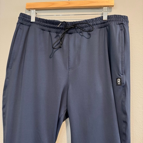 Rhone Essentials Joggers Pants L style 101023 - Picture 3 of 8